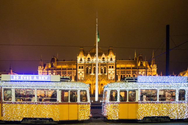 Budapest Christmas Tram (photo by MTI : Zoltan Balogh)