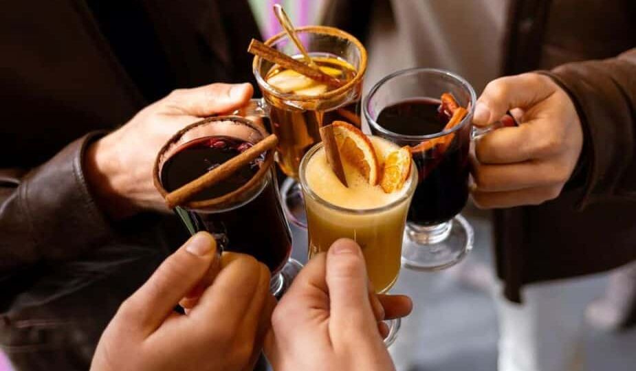 Budapest Christmas Cruise with Mulled Wine on Sightseeing Boat