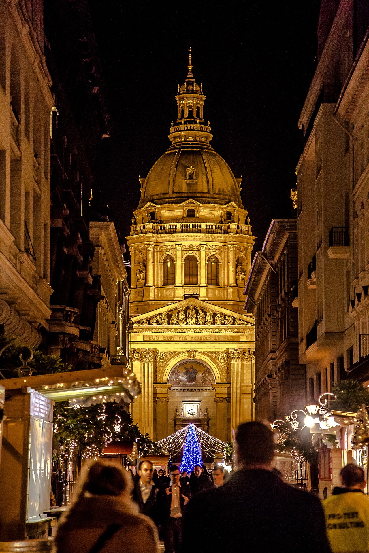 St Stephens Basilica Budapest Christmas Market Church Tour December Gábor Bejó