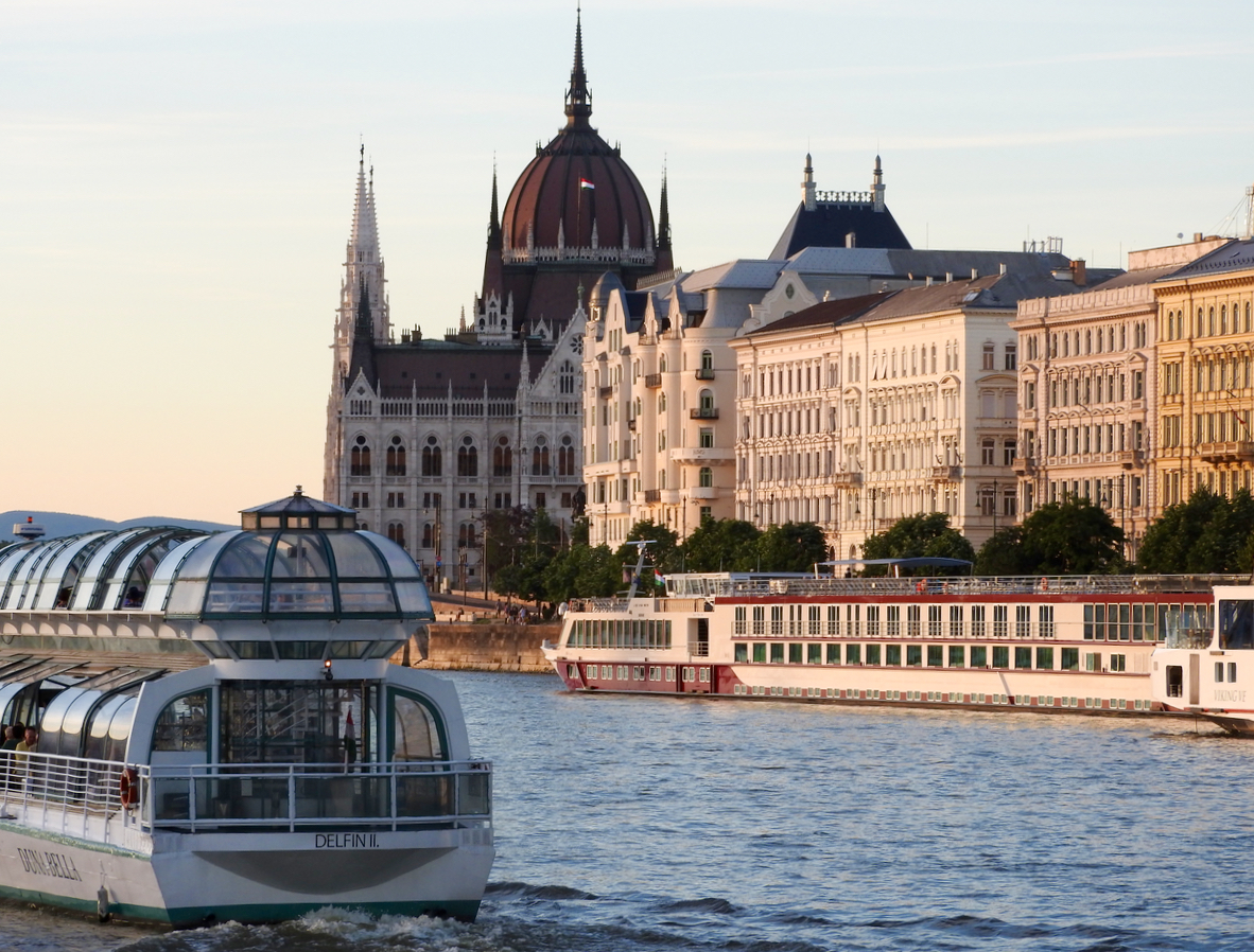 Budapest-Parliament-Building-from-Dinner-Cruise-BRC