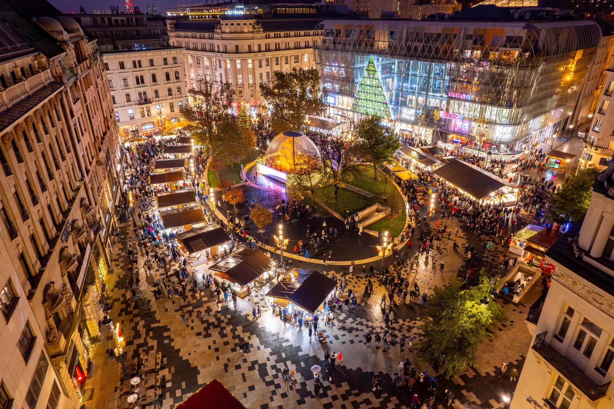 Vorosmarty Classic Xmas Market Budapest